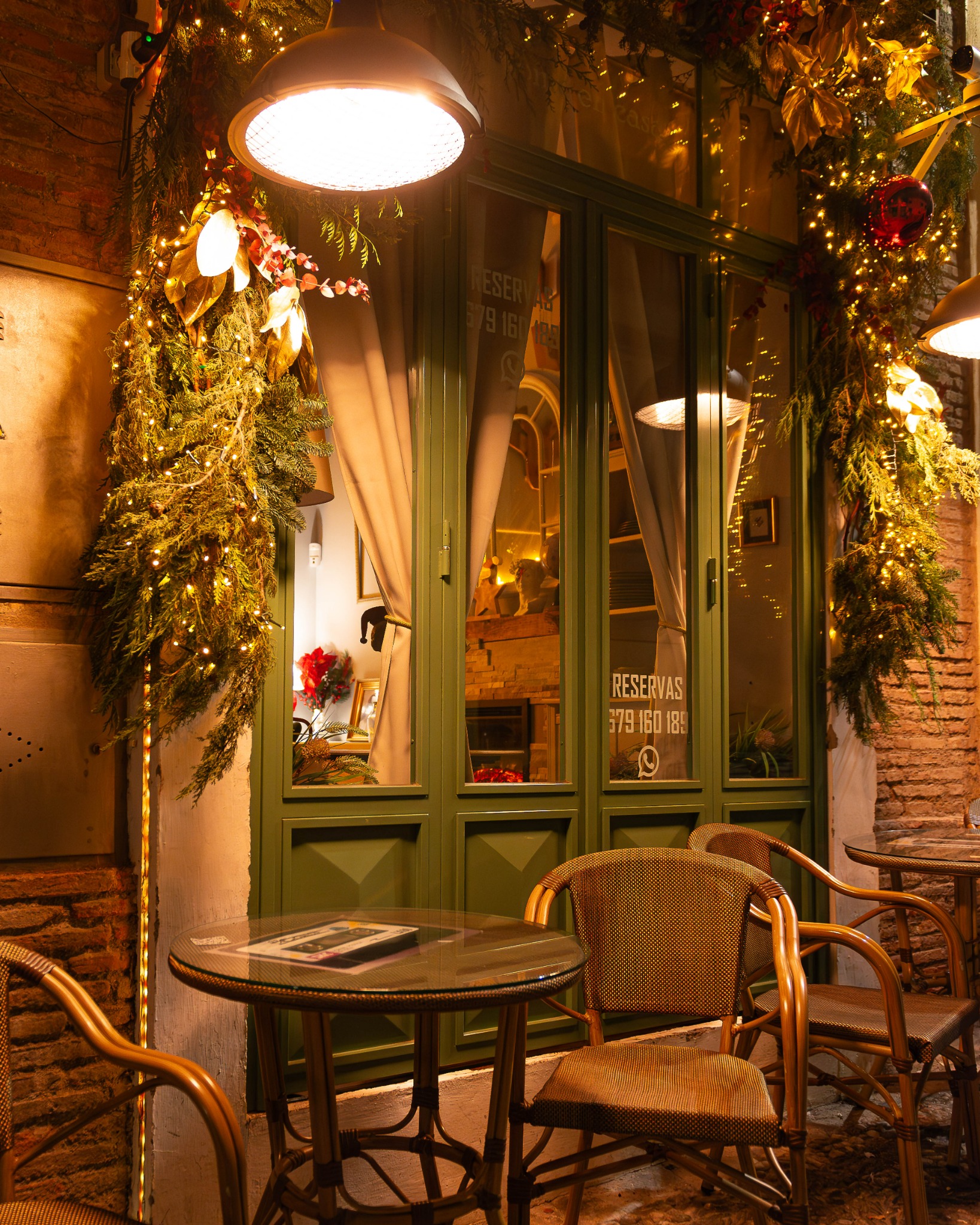 Ambiente cálido del Little Conde, espacio privado en el centro de Granada